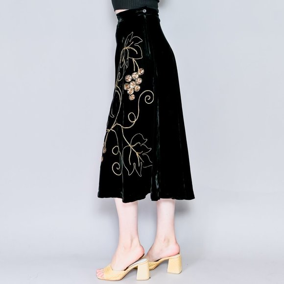 706. VINTAGE Grapes Wine Black Velvet Midi Skirt with Gold Sequin Embroidered - Picture 5 of 11